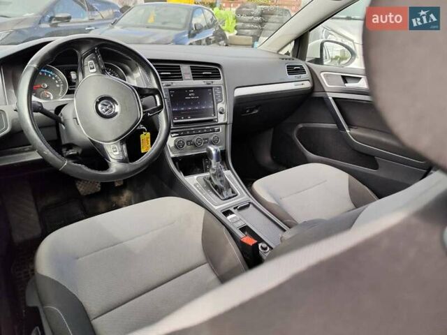 Білий Фольксваген e-Golf, об'ємом двигуна 0 л та пробігом 104 тис. км за 9199 $, фото 17 на Automoto.ua