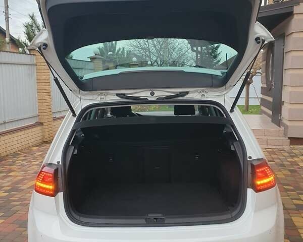 Белый Фольксваген e-Golf, объемом двигателя 0 л и пробегом 130 тыс. км за 8999 $, фото 39 на Automoto.ua