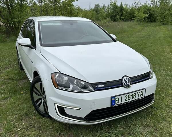Белый Фольксваген e-Golf, объемом двигателя 0 л и пробегом 68 тыс. км за 8900 $, фото 2 на Automoto.ua