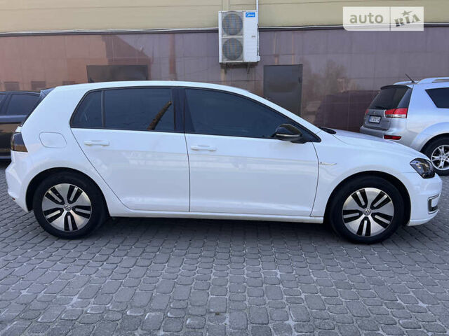 Белый Фольксваген e-Golf, объемом двигателя 0 л и пробегом 102 тыс. км за 9900 $, фото 18 на Automoto.ua