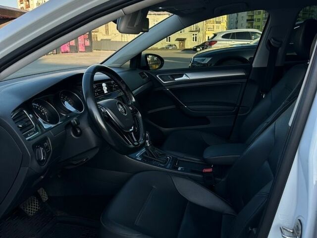 Белый Фольксваген e-Golf, объемом двигателя 0 л и пробегом 140 тыс. км за 9000 $, фото 9 на Automoto.ua