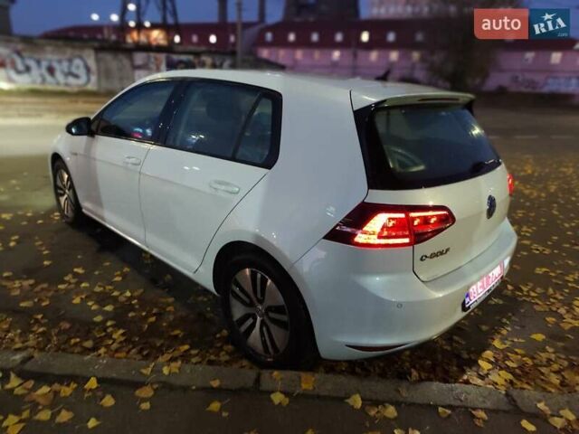 Белый Фольксваген e-Golf, объемом двигателя 0 л и пробегом 69 тыс. км за 9499 $, фото 7 на Automoto.ua