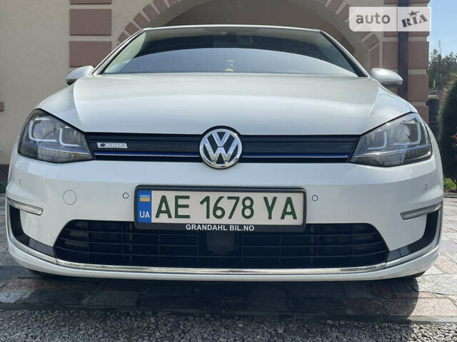 Белый Фольксваген e-Golf, объемом двигателя 0 л и пробегом 150 тыс. км за 12300 $, фото 24 на Automoto.ua