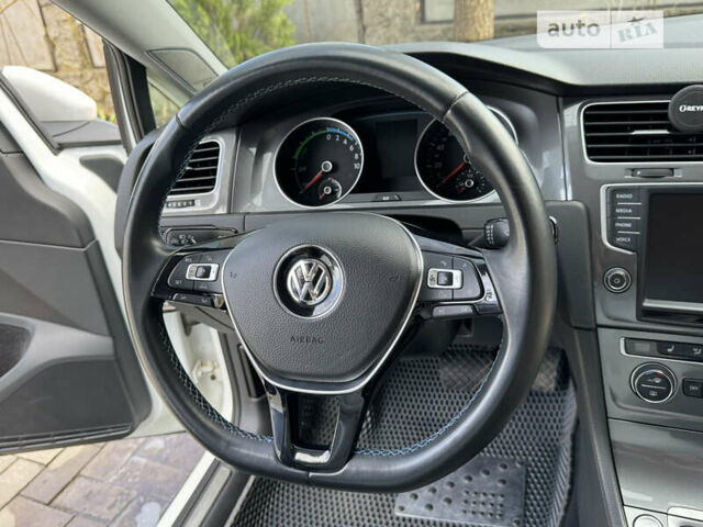 Белый Фольксваген e-Golf, объемом двигателя 0 л и пробегом 106 тыс. км за 11200 $, фото 5 на Automoto.ua