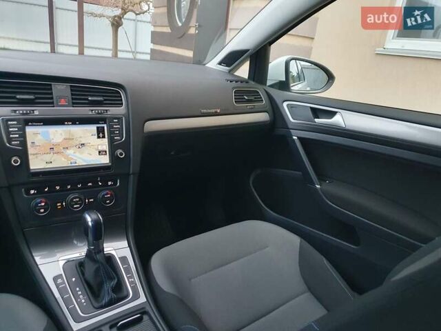 Белый Фольксваген e-Golf, объемом двигателя 0 л и пробегом 130 тыс. км за 8999 $, фото 101 на Automoto.ua