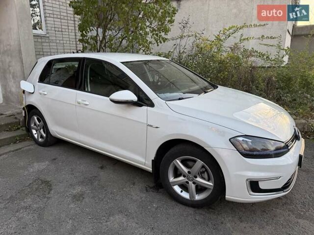 Белый Фольксваген e-Golf, объемом двигателя 0 л и пробегом 135 тыс. км за 8000 $, фото 4 на Automoto.ua