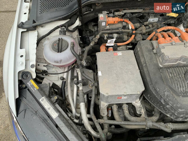 Білий Фольксваген e-Golf, об'ємом двигуна 0 л та пробігом 142 тис. км за 7999 $, фото 94 на Automoto.ua