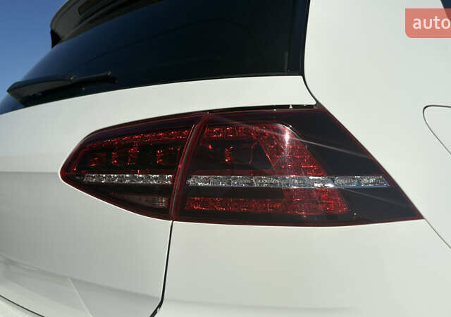 Белый Фольксваген e-Golf, объемом двигателя 0 л и пробегом 124 тыс. км за 8600 $, фото 12 на Automoto.ua