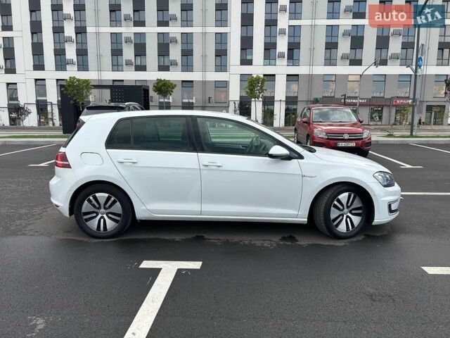 Белый Фольксваген e-Golf, объемом двигателя 0 л и пробегом 221 тыс. км за 8200 $, фото 6 на Automoto.ua