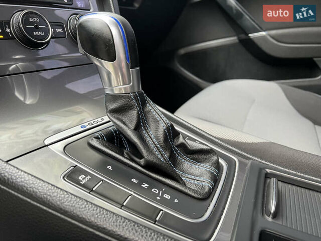 Белый Фольксваген e-Golf, объемом двигателя 0 л и пробегом 142 тыс. км за 7950 $, фото 32 на Automoto.ua