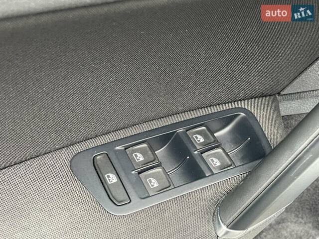 Белый Фольксваген e-Golf, объемом двигателя 0 л и пробегом 91 тыс. км за 8570 $, фото 21 на Automoto.ua