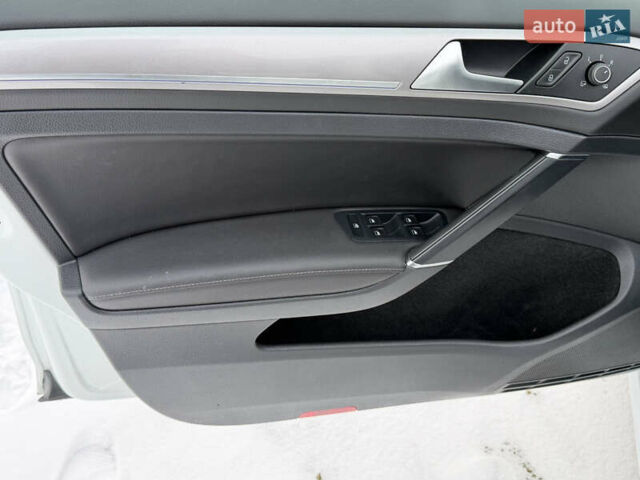 Білий Фольксваген e-Golf, об'ємом двигуна 0 л та пробігом 110 тис. км за 7750 $, фото 14 на Automoto.ua
