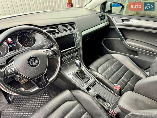 Белый Фольксваген e-Golf, объемом двигателя 0 л и пробегом 195 тыс. км за 8200 $, фото 23 на Automoto.ua