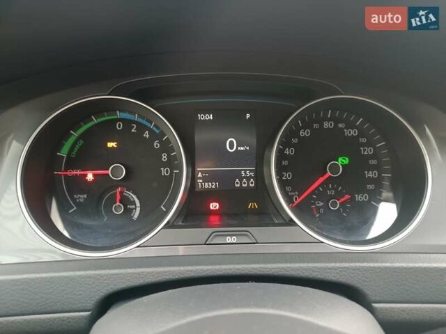 Белый Фольксваген e-Golf, объемом двигателя 0 л и пробегом 118 тыс. км за 11200 $, фото 12 на Automoto.ua