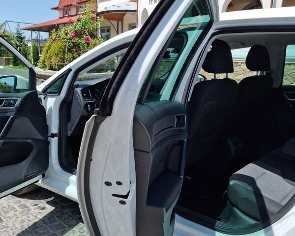 Білий Фольксваген e-Golf, об'ємом двигуна 0 л та пробігом 100 тис. км за 9300 $, фото 53 на Automoto.ua