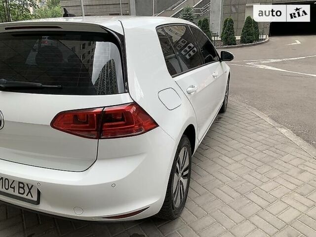 Белый Фольксваген e-Golf, объемом двигателя 0 л и пробегом 68 тыс. км за 16600 $, фото 13 на Automoto.ua