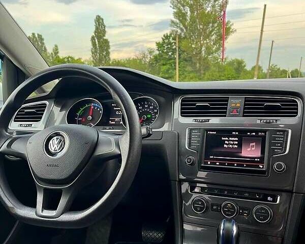 Белый Фольксваген e-Golf, объемом двигателя 0 л и пробегом 107 тыс. км за 10000 $, фото 7 на Automoto.ua