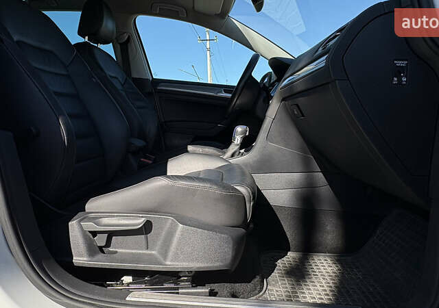 Белый Фольксваген e-Golf, объемом двигателя 0 л и пробегом 124 тыс. км за 8600 $, фото 22 на Automoto.ua