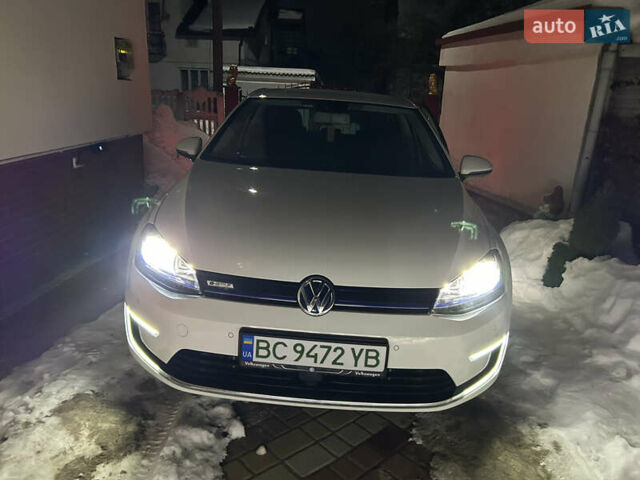 Белый Фольксваген e-Golf, объемом двигателя 0 л и пробегом 96 тыс. км за 9500 $, фото 11 на Automoto.ua
