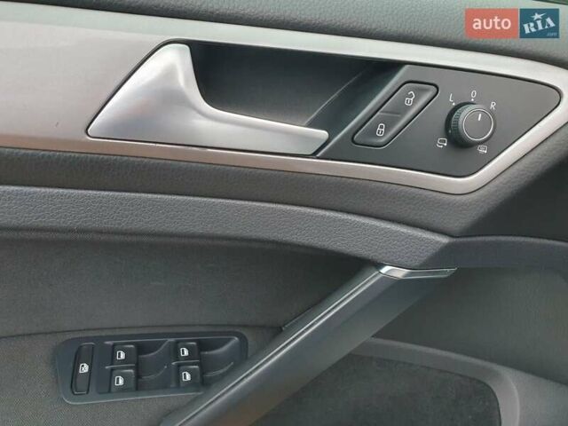 Белый Фольксваген e-Golf, объемом двигателя 0 л и пробегом 130 тыс. км за 8999 $, фото 49 на Automoto.ua