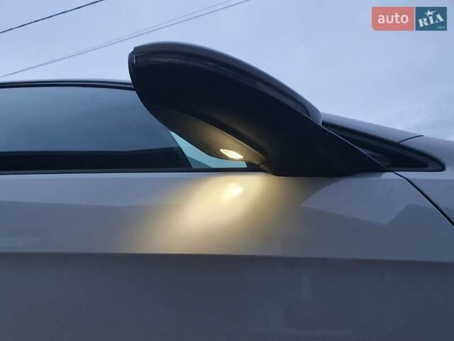 Белый Фольксваген e-Golf, объемом двигателя 0 л и пробегом 130 тыс. км за 8999 $, фото 122 на Automoto.ua