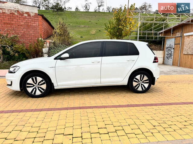 Белый Фольксваген e-Golf, объемом двигателя 0 л и пробегом 195 тыс. км за 8200 $, фото 1 на Automoto.ua