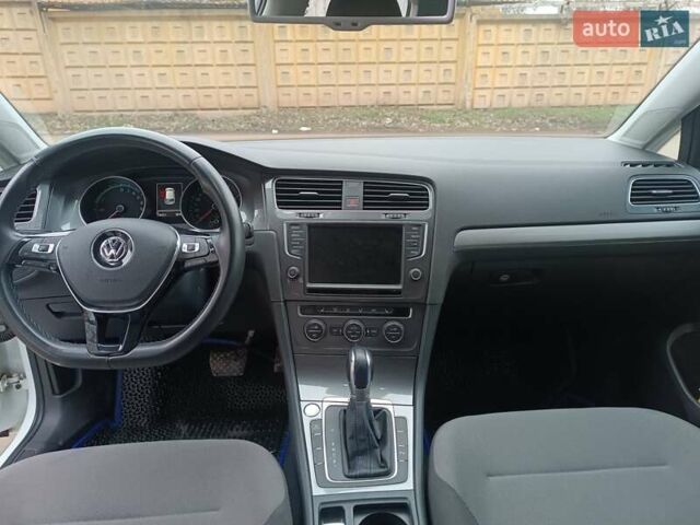 Белый Фольксваген e-Golf, объемом двигателя 0 л и пробегом 118 тыс. км за 11200 $, фото 19 на Automoto.ua