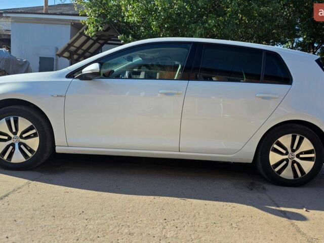 Белый Фольксваген e-Golf, объемом двигателя 0 л и пробегом 158 тыс. км за 9750 $, фото 5 на Automoto.ua
