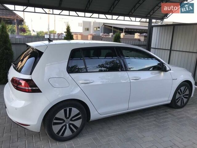 Белый Фольксваген e-Golf, объемом двигателя 0 л и пробегом 136 тыс. км за 9500 $, фото 4 на Automoto.ua