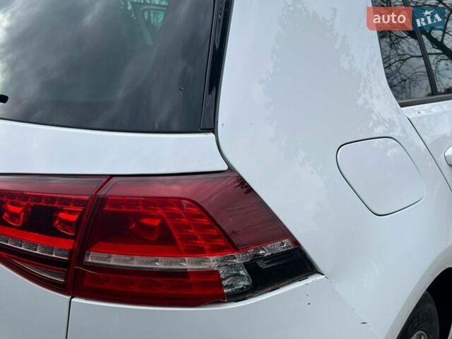 Білий Фольксваген e-Golf, об'ємом двигуна 0 л та пробігом 88 тис. км за 10000 $, фото 7 на Automoto.ua