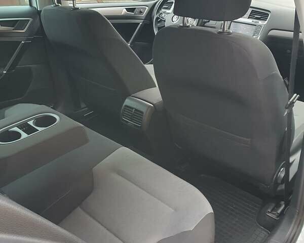 Белый Фольксваген e-Golf, объемом двигателя 0 л и пробегом 128 тыс. км за 8999 $, фото 86 на Automoto.ua