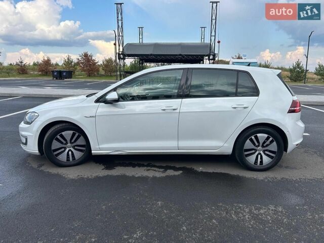 Белый Фольксваген e-Golf, объемом двигателя 0 л и пробегом 221 тыс. км за 8200 $, фото 10 на Automoto.ua