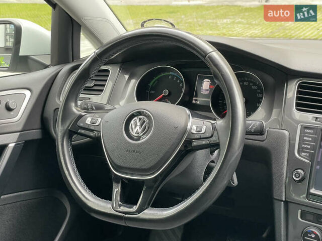 Белый Фольксваген e-Golf, объемом двигателя 0 л и пробегом 91 тыс. км за 8570 $, фото 36 на Automoto.ua