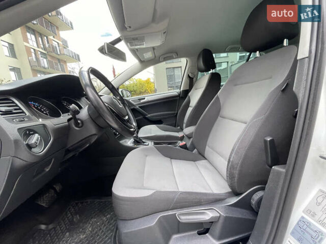 Белый Фольксваген e-Golf, объемом двигателя 0 л и пробегом 91 тыс. км за 8570 $, фото 22 на Automoto.ua