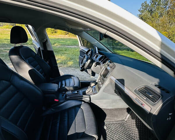 Белый Фольксваген e-Golf, объемом двигателя 0 л и пробегом 73 тыс. км за 9300 $, фото 12 на Automoto.ua