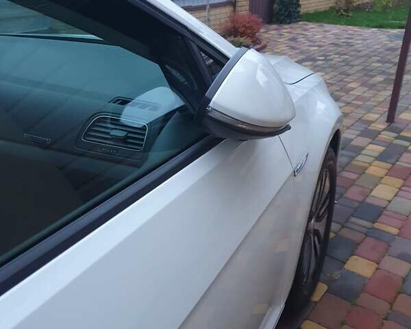 Белый Фольксваген e-Golf, объемом двигателя 0 л и пробегом 130 тыс. км за 8999 $, фото 120 на Automoto.ua