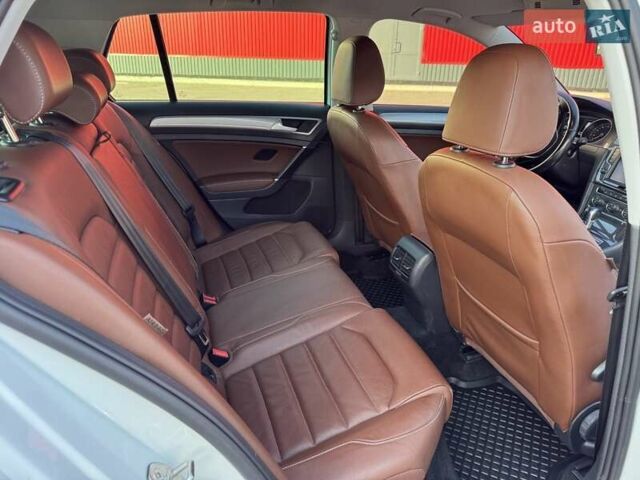 Белый Фольксваген e-Golf, объемом двигателя 0 л и пробегом 133 тыс. км за 9899 $, фото 6 на Automoto.ua