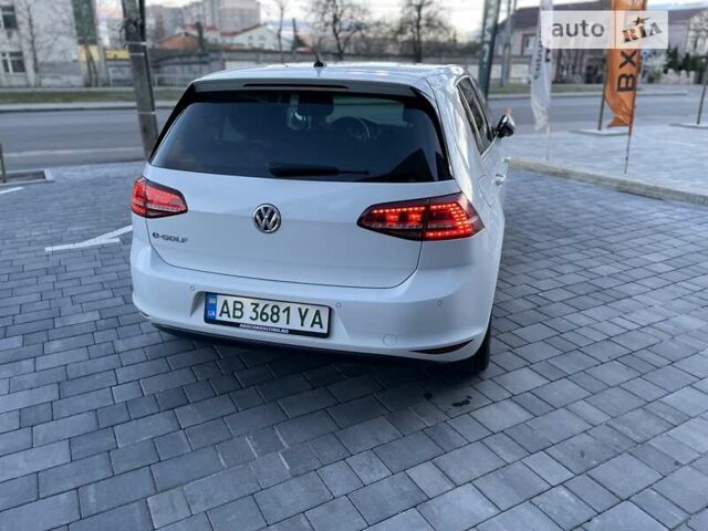 Белый Фольксваген e-Golf, объемом двигателя 0 л и пробегом 116 тыс. км за 11499 $, фото 4 на Automoto.ua