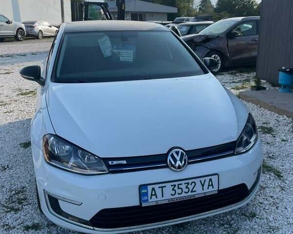 Белый Фольксваген e-Golf, объемом двигателя 0 л и пробегом 143 тыс. км за 9700 $, фото 3 на Automoto.ua