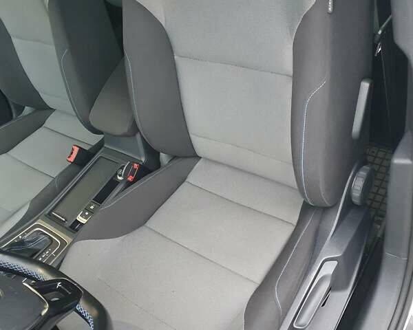 Белый Фольксваген e-Golf, объемом двигателя 0 л и пробегом 130 тыс. км за 8999 $, фото 55 на Automoto.ua