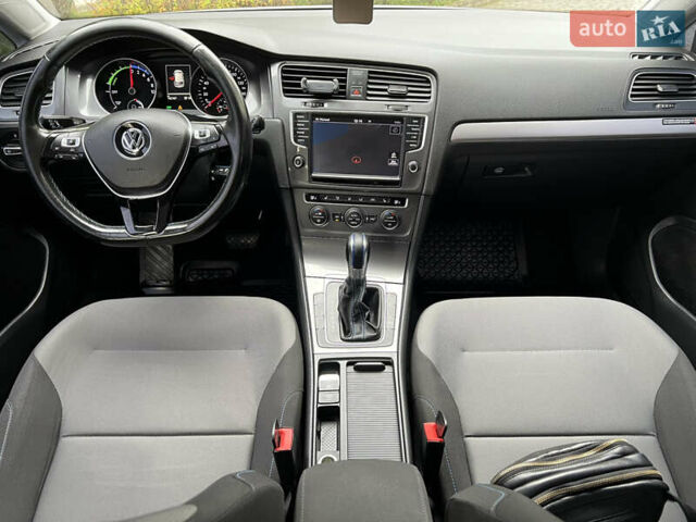 Белый Фольксваген e-Golf, объемом двигателя 0 л и пробегом 142 тыс. км за 7950 $, фото 35 на Automoto.ua