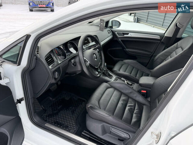 Білий Фольксваген e-Golf, об'ємом двигуна 0 л та пробігом 110 тис. км за 7750 $, фото 19 на Automoto.ua