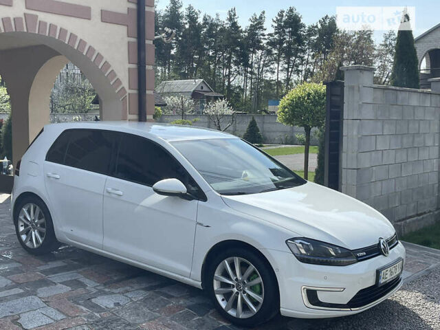 Белый Фольксваген e-Golf, объемом двигателя 0 л и пробегом 150 тыс. км за 12300 $, фото 4 на Automoto.ua