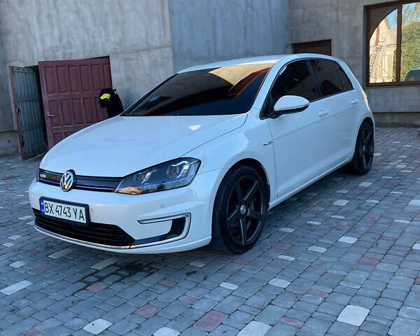 Белый Фольксваген e-Golf, объемом двигателя 0 л и пробегом 118 тыс. км за 9999 $, фото 6 на Automoto.ua