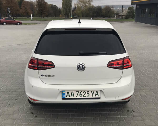 Белый Фольксваген e-Golf, объемом двигателя 0 л и пробегом 116 тыс. км за 8400 $, фото 4 на Automoto.ua