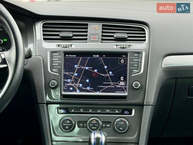 Белый Фольксваген e-Golf, объемом двигателя 0 л и пробегом 97 тыс. км за 9900 $, фото 14 на Automoto.ua