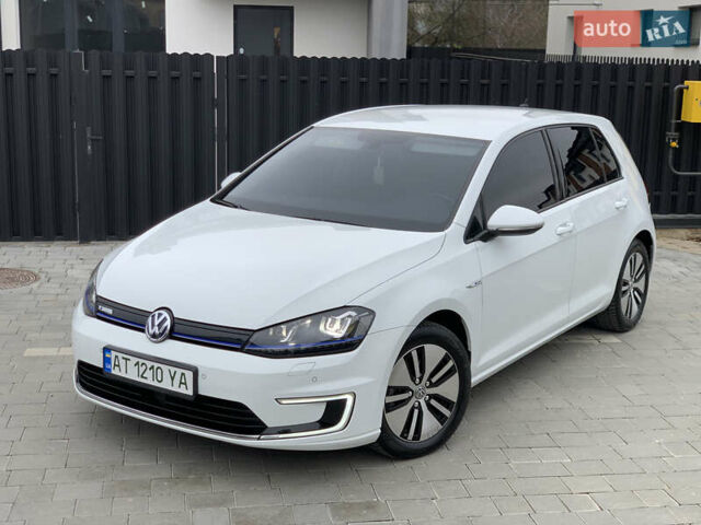 Белый Фольксваген e-Golf, объемом двигателя 0 л и пробегом 142 тыс. км за 8100 $, фото 6 на Automoto.ua