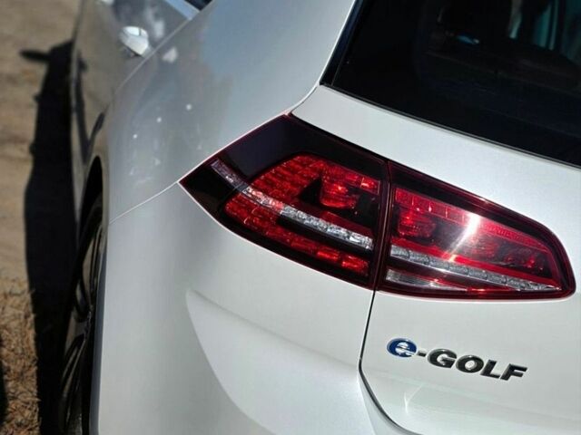 Белый Фольксваген e-Golf, объемом двигателя 0 л и пробегом 158 тыс. км за 9750 $, фото 18 на Automoto.ua