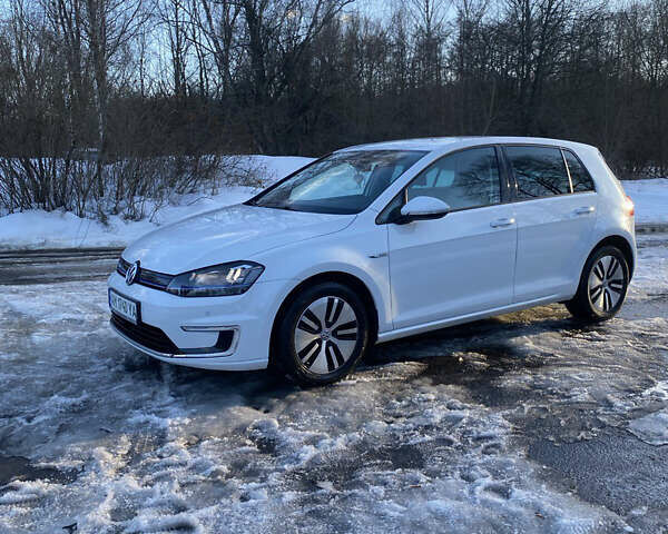 Белый Фольксваген e-Golf, объемом двигателя 0 л и пробегом 57 тыс. км за 8500 $, фото 2 на Automoto.ua