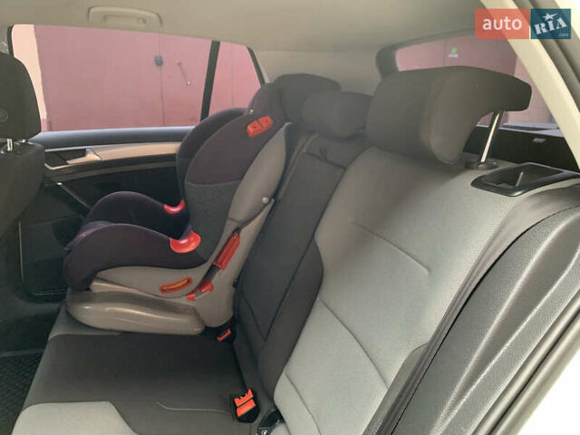 Белый Фольксваген e-Golf, объемом двигателя 0 л и пробегом 142 тыс. км за 8100 $, фото 77 на Automoto.ua